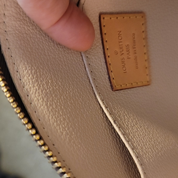 Louis Vuitton Monogram Cosmetic Pouch GM - Picture 9 of 11